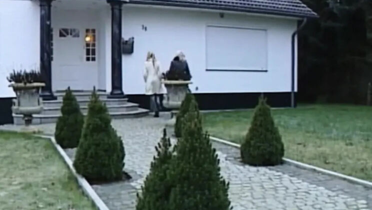 Yapılı Masör Dolgun Götüne Dayanamayıp Mayosunu Yırttı